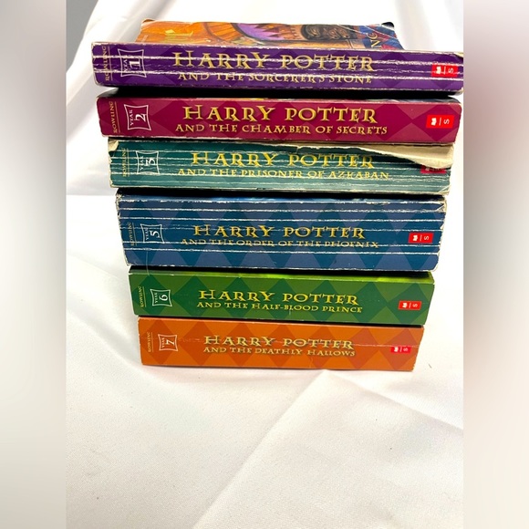 Harry Potter‎ series year, 1, 2, 3, 5, 6, 7 - Picture 1 of 7